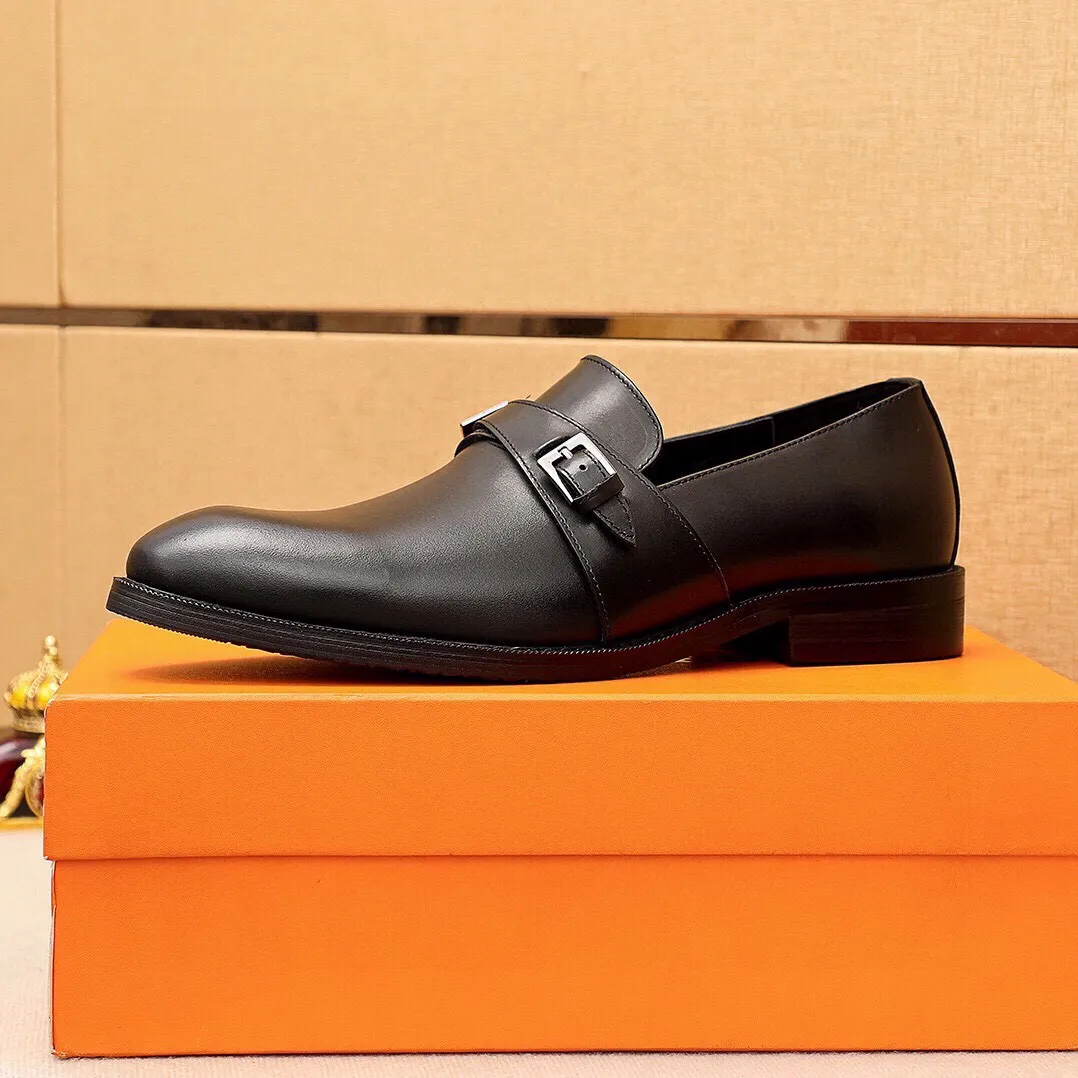 Men's shoes 💰480 💐 Product trademark: HERMES "Hermès" casual leather shoes Regular size: 38-44 (45🉑️customized) Product materials: Selected imported first-layer calfskin upper + classic hardware buckle, imported water-dyed 🐂 cowhide lining. Strong three-dimensional visual effect, non-slip and wear-resistant combination outsole Color: 2⃣️colors available